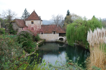 Randonnee Larnagol avril 2012--45 Moulin a l'entree du village